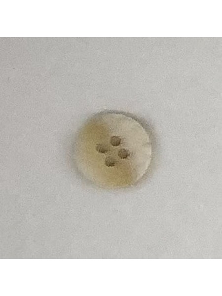 1511 Plastic Button Off white Cream